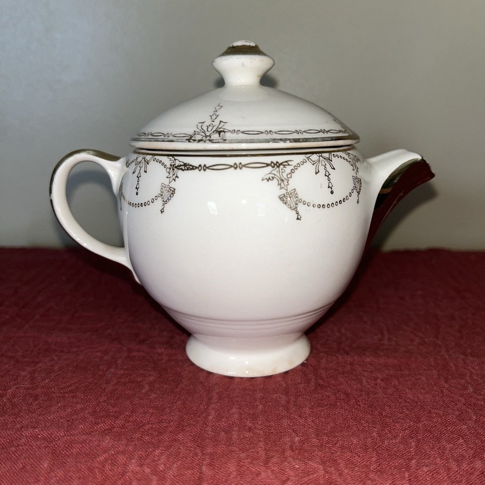 Salem China creamer Commodore pattern with lid 23 Karat gold 1948